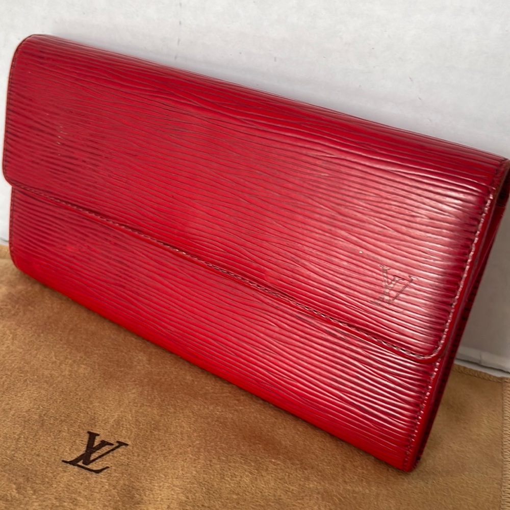 Authentic Louis Vuitton Epi Pochette Red Long Wallet Plus Dust bag.